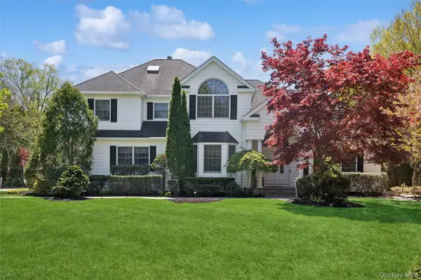 4 Astor Court, Dix Hills, NY 11746