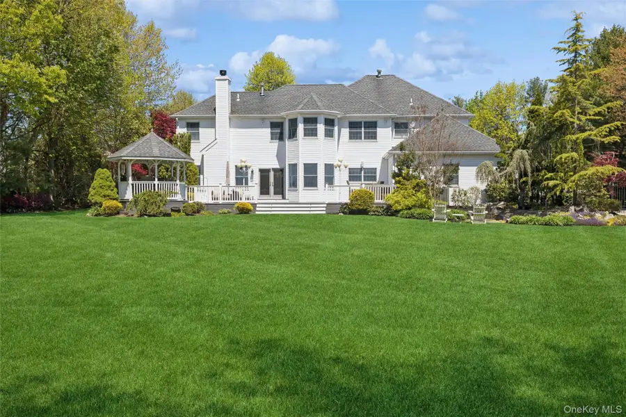 4 Astor Court, Dix Hills, NY 11746 - #3