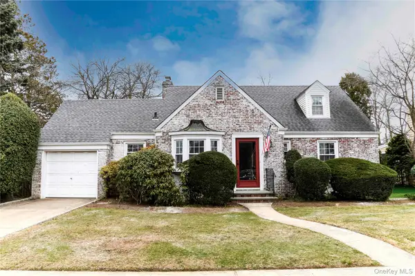 138 Chestnut Street, Lynbrook, NY 11563