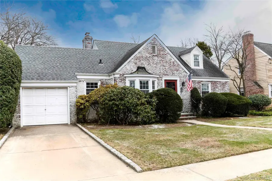 138 Chestnut Street, Lynbrook, NY 11563 - #2