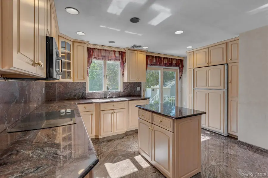 14 Yeoman Drive, East Northport, NY 11731 - #3