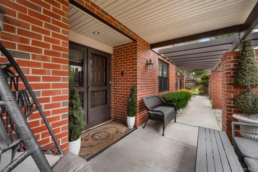 86 Dove Hill Drive, Manhasset, NY 11030 - #2