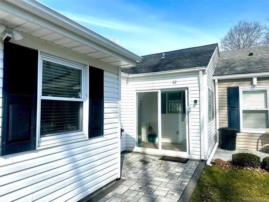 42 Freemont Lane, Coram, NY 11727 - #2
