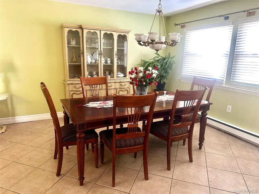 42 Freemont Lane, Coram, NY 11727 - #3