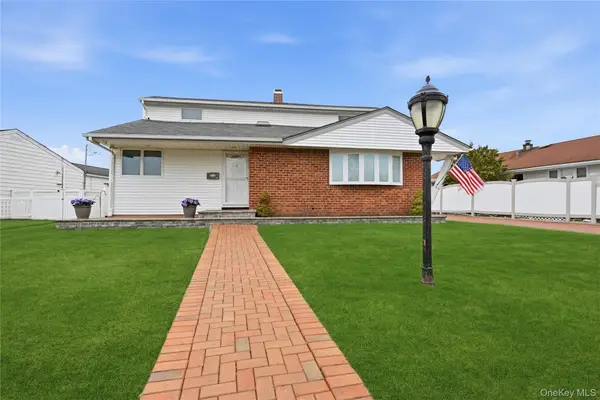 22 Randal Drive, Bethpage, NY 11714