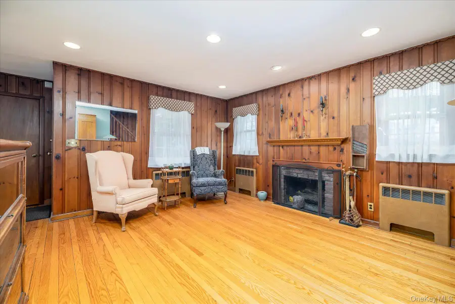 11 Maple Street, Malverne, NY 11565 - #3