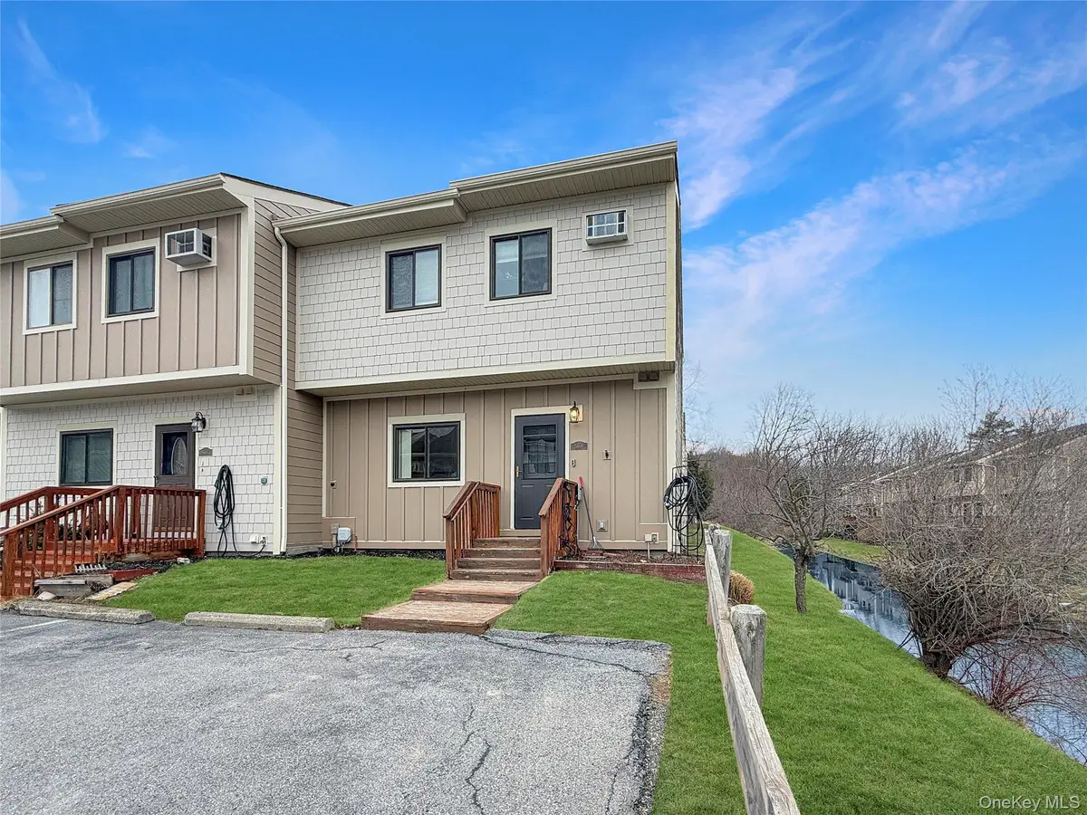5608 Chelsea Cove N, Hopewell Junction, NY 12533 - #1