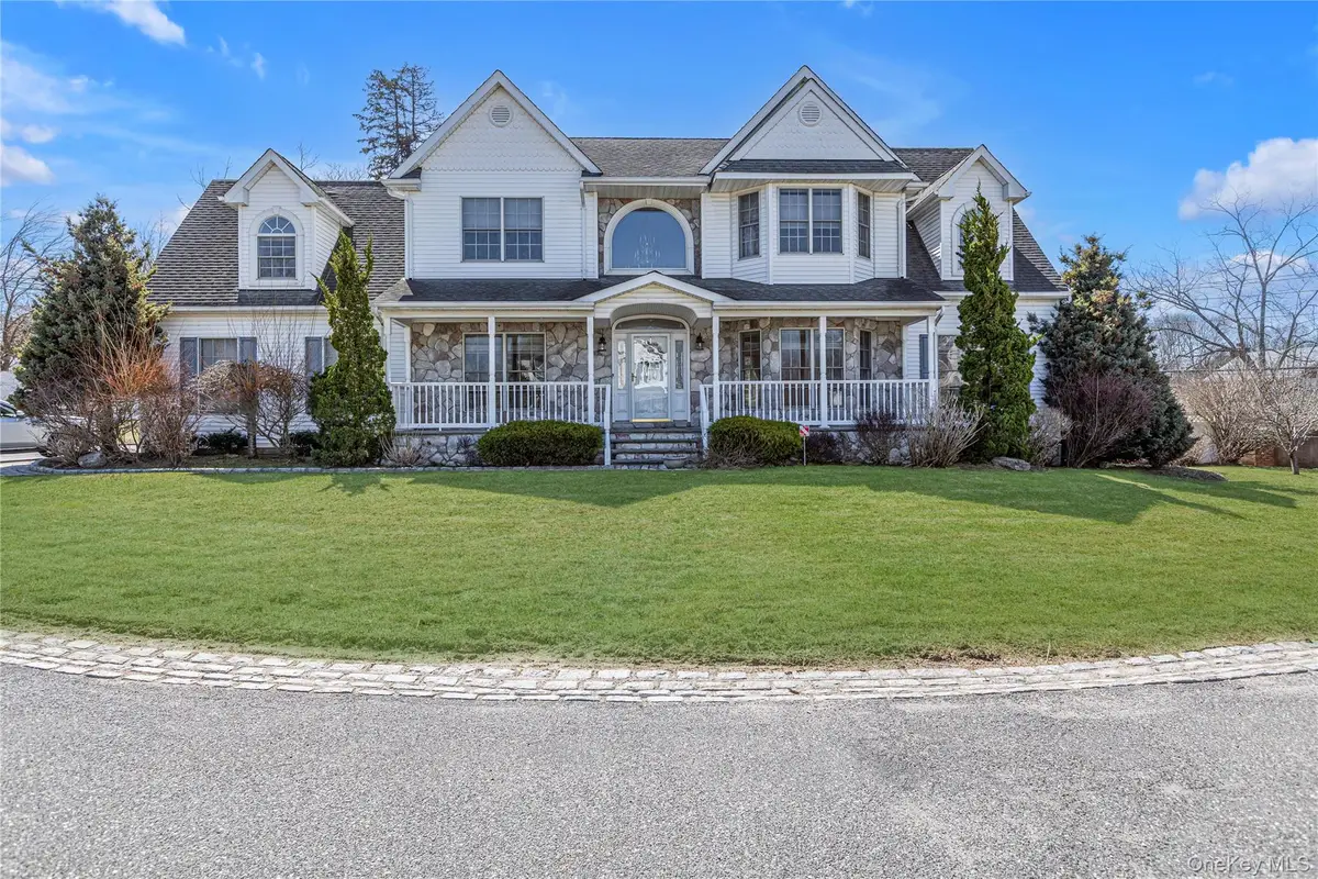 4 Gianna Court, Hauppauge, NY 11788 - #1