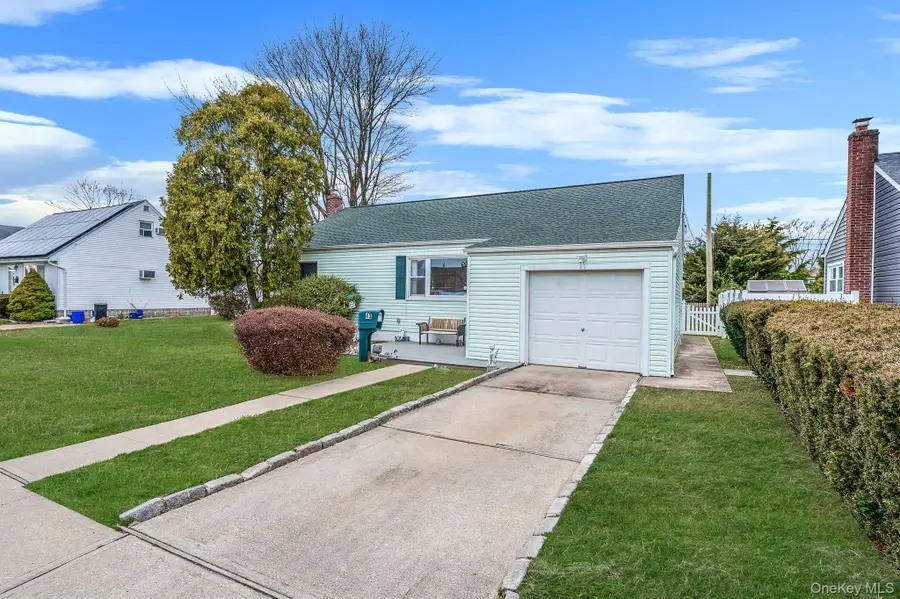 43 E June Street, Lindenhurst, NY 11757 - #3