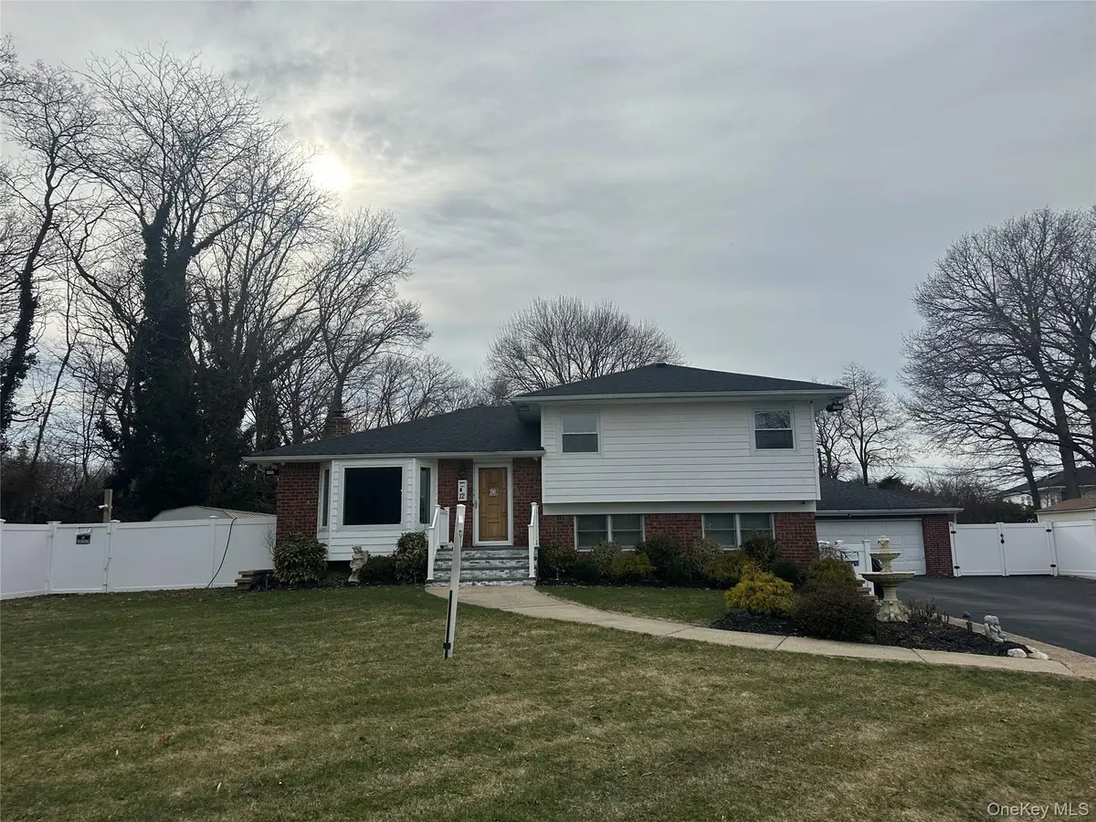 12 Parkdale Drive, Farmingdale, NY 11735 - #1