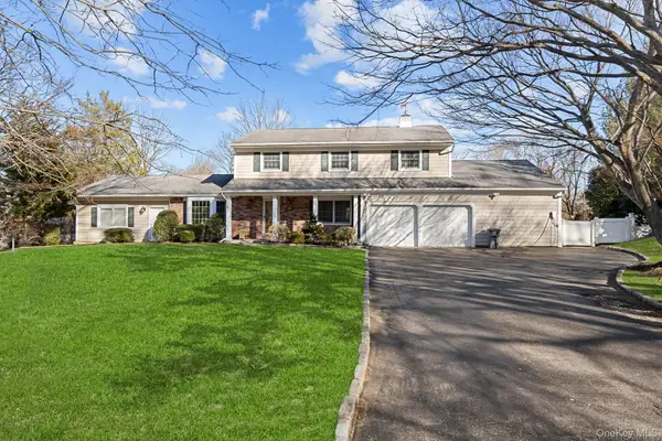 19 Austin Lane, Elwood, NY 11743