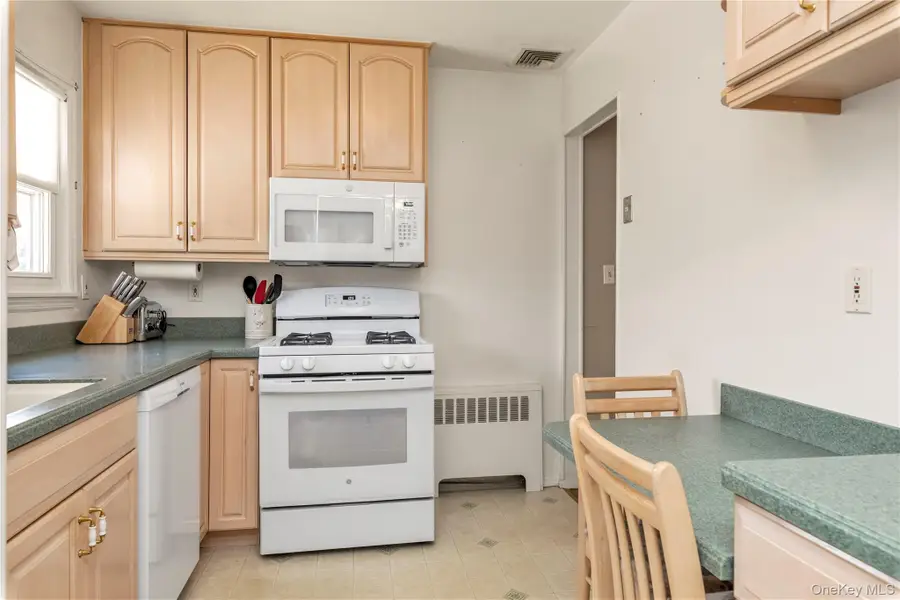 8 E Gate, Plainview, NY 11803 - #3