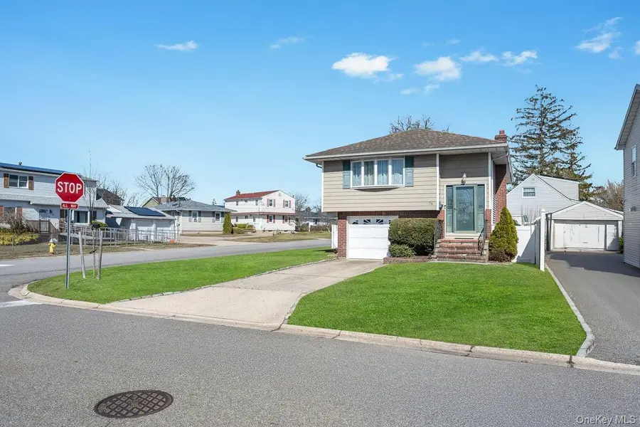 178 5th Avenue, West Babylon, NY 11704 - #2