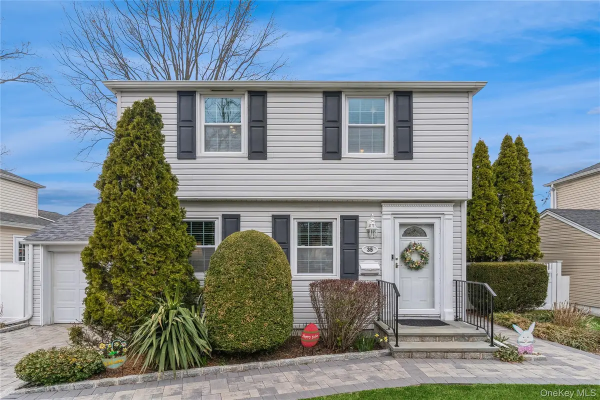 35 Roydon Drive N, North Merrick, NY 11566 - #1