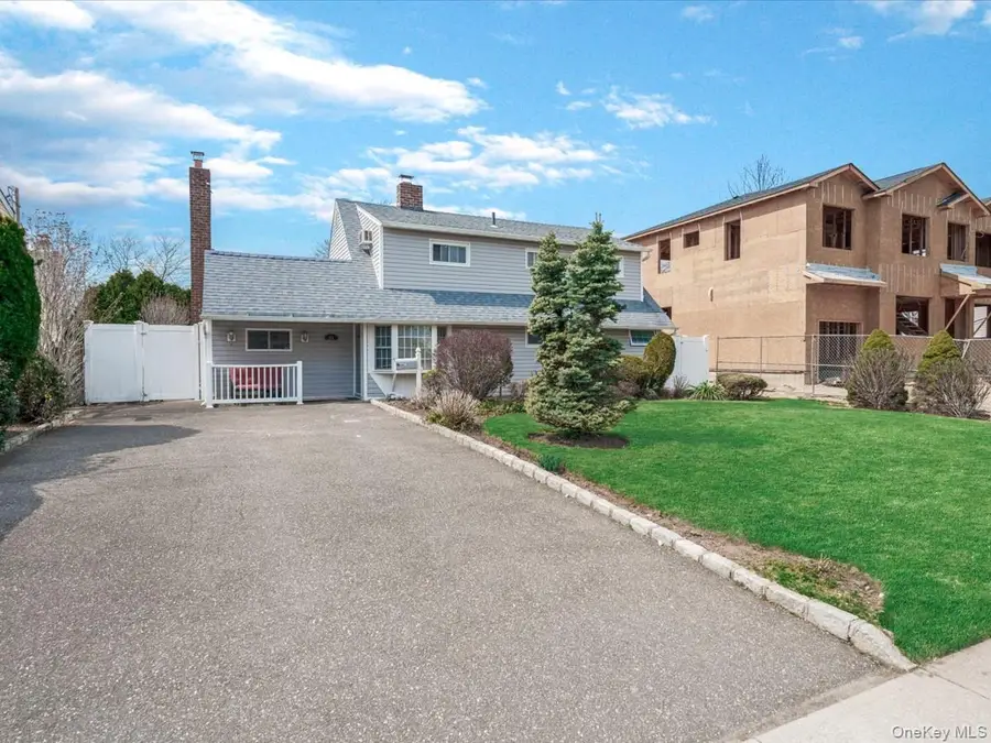 34 Hedge Lane, Westbury, NY 11590 - #3