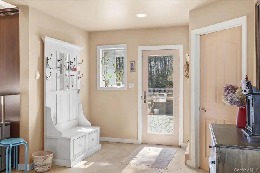 12 E Dosoris Lane, Dix Hills, NY 11746 - #3