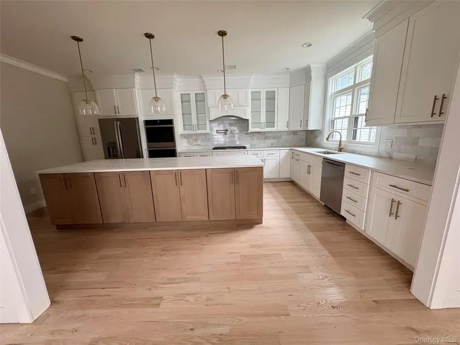 960 Cathedral Avenue, Franklin Square, NY 11010 - #3