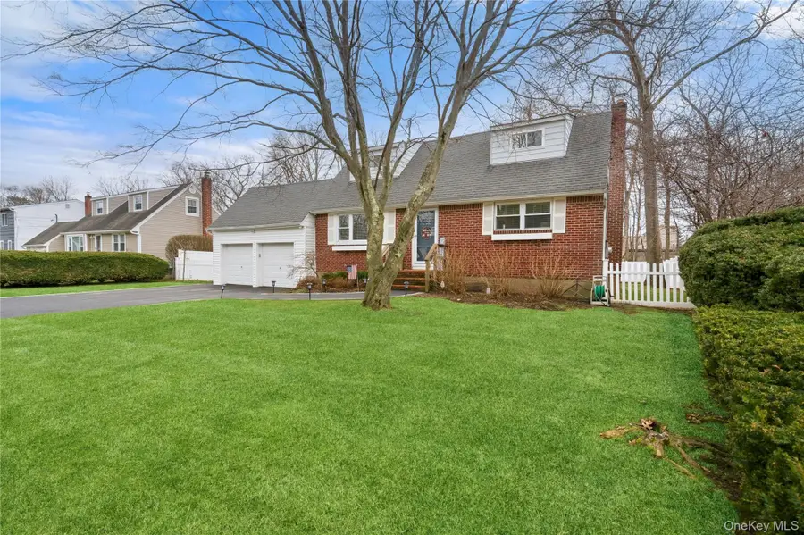 44 Robinson Street, Shoreham, NY 11786 - #2