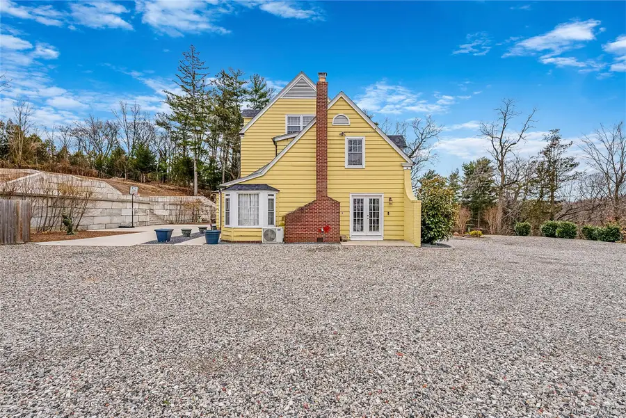 195 Cedar Swamp Road, Glen Head, NY 11545 - #3