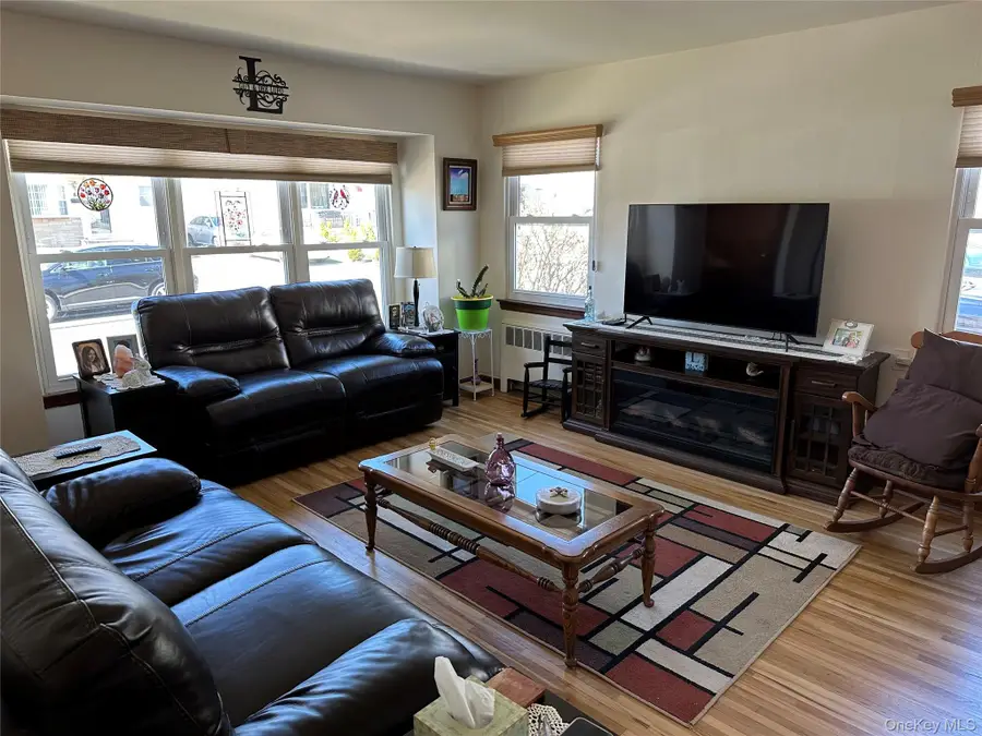 One Waverly Place, Valley Stream, NY 11580 - #3