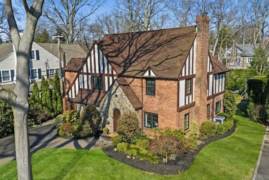 106 Thayer Road, Manhasset, NY 11030 - #2