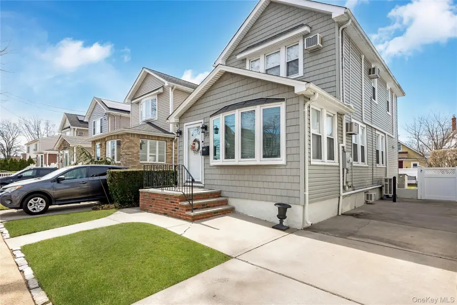 921 N 5th Street, New Hyde Park, NY 11040 - #3