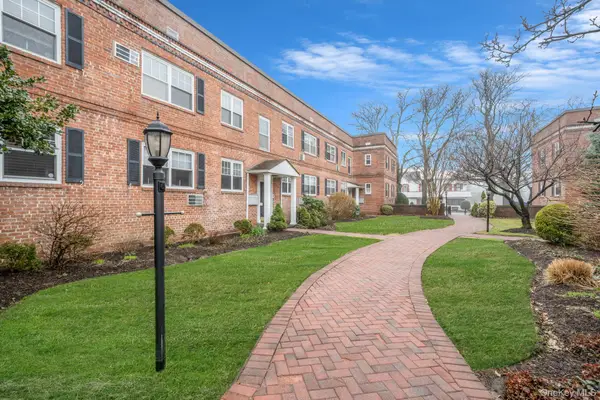 51 Lincoln Avenue #D22, Rockville Centre, NY 11570