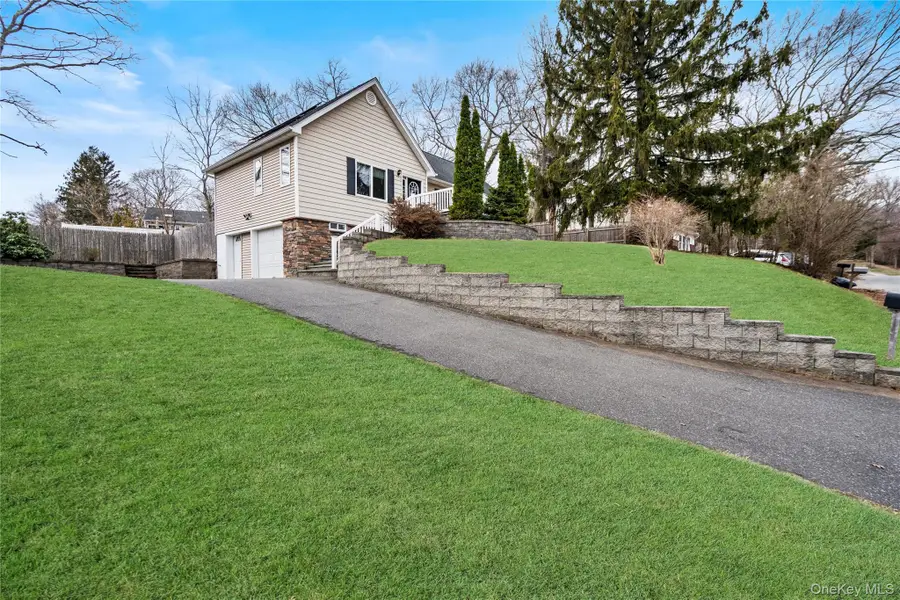 52 Hewlett Drive, Sound Beach, NY 11789 - #2