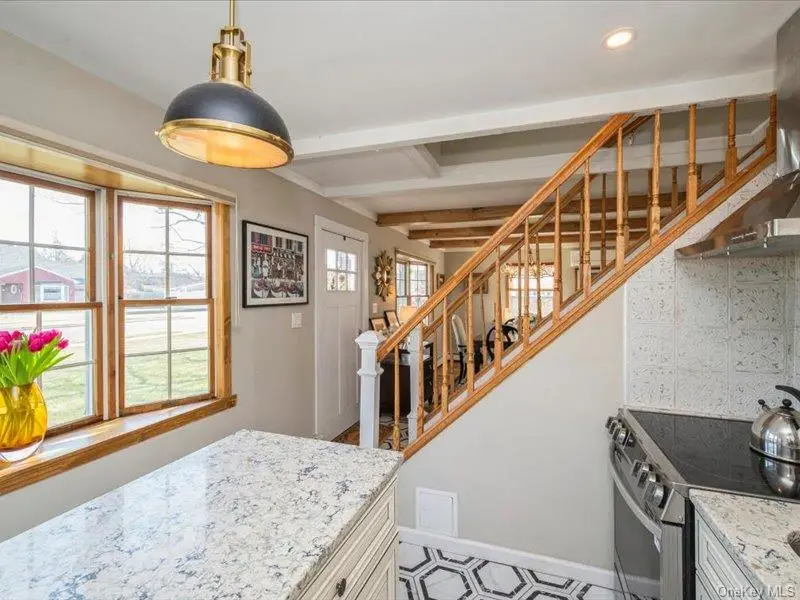 8 Crabtree Lane, Levittown, NY 11756 - #3