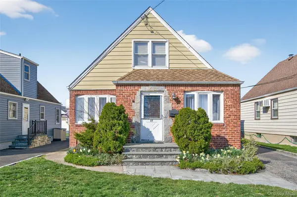 37 Manhattan Avenue, Westbury, NY 11590