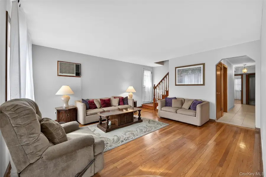 37 Manhattan Avenue, Westbury, NY 11590 - #3