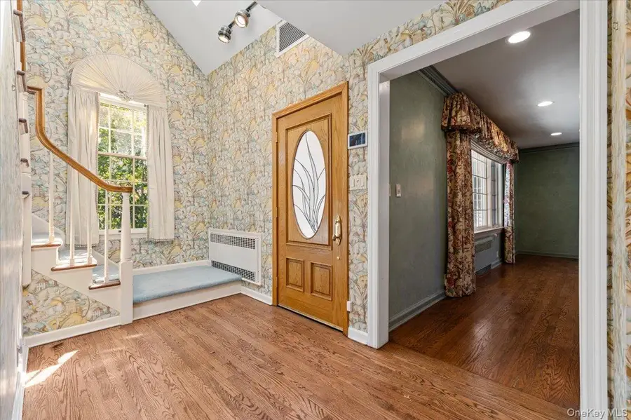 2 Hickory Hill, Roslyn Estates, NY 11576 - #3