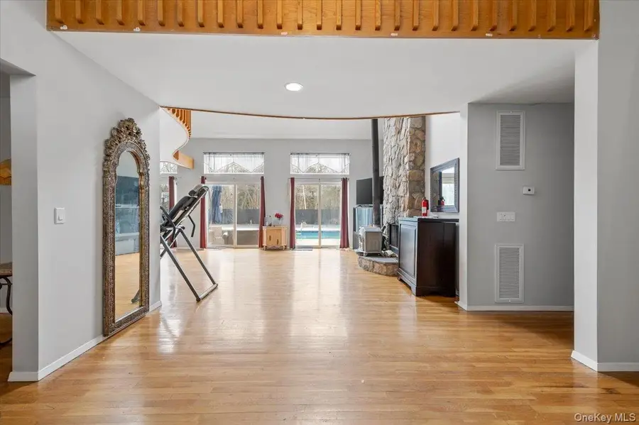 24 Wisteria Drive, Remsenburg, NY 11960 - #3