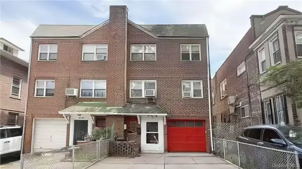 51-21 Goldsmith Street, Elmhurst, NY 11373