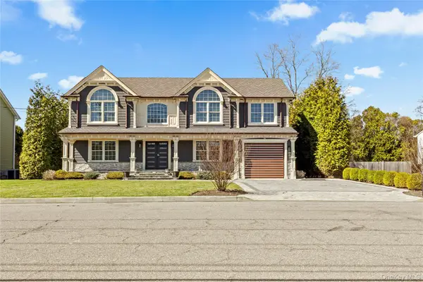 123 Columbus Boulevard, Amityville, NY 11701