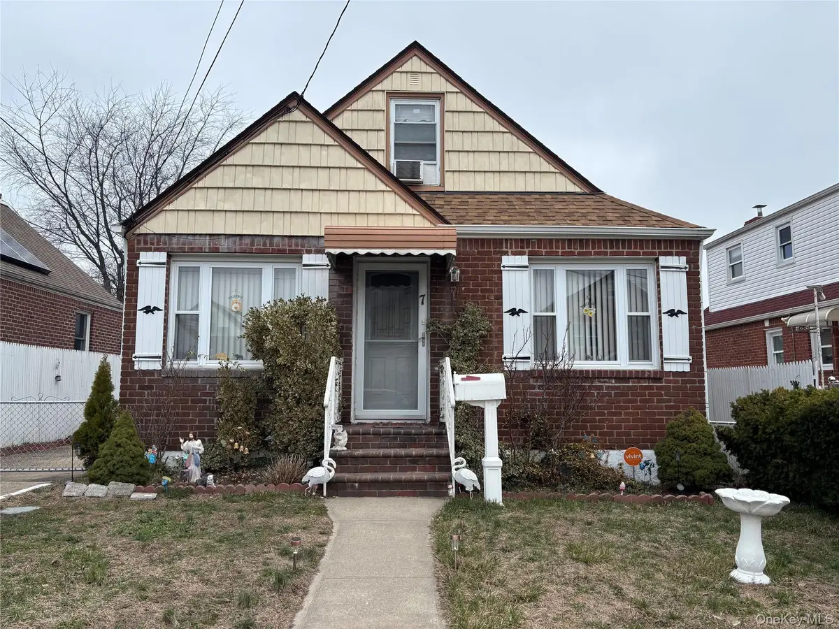 7 Catherine Court, Elmont, NY 11003 - #1