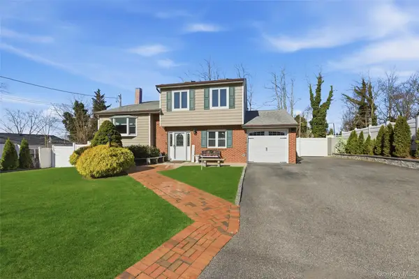 10 Weldon Lane, Farmingville, NY 11738