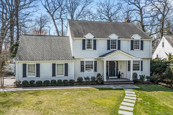 350 Dogwood Lane, Manhasset, NY 11030