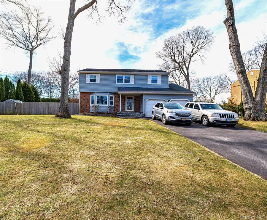 6 Roman Court, Lake Grove, NY 11755 - #2