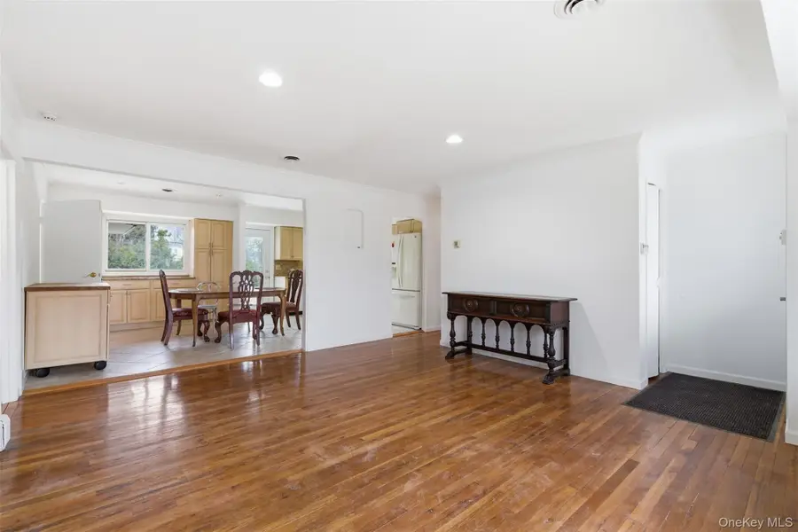 137 Burr Road, East Northport, NY 11731 - #3