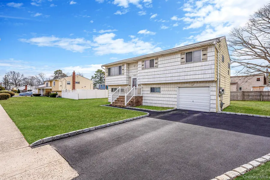 42 Centerwood Street, West Babylon, NY 11704 - #3