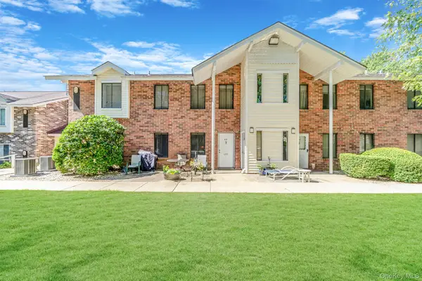 9 Kiowa Court #9, Coram, NY 11727