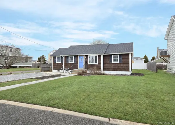 19 Kent Place, Amityville, NY 11701