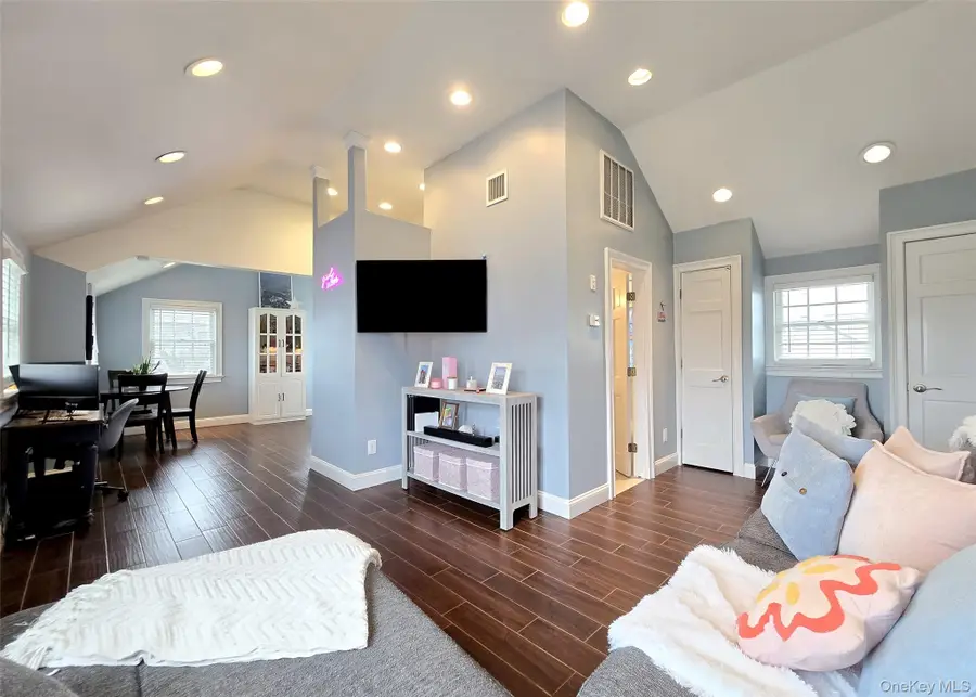 19 Kent Place, Amityville, NY 11701 - #2