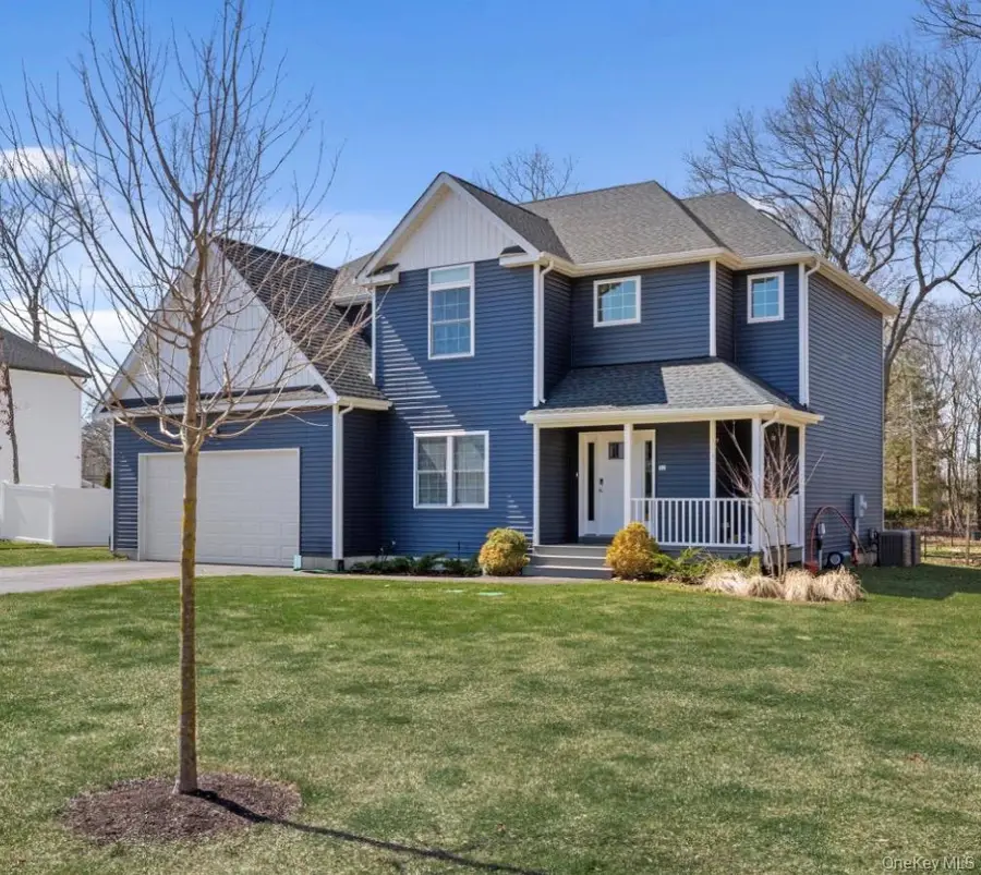 32 Florida Avenue, Medford, NY 11763 - #2