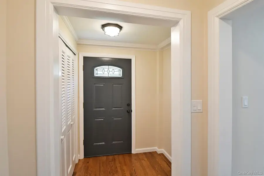 9 Koster Court, Huntington Station, NY 11746 - #3