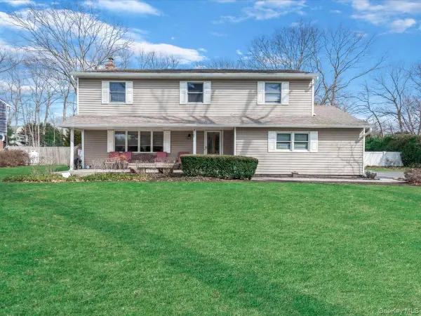 29 Sunhill Road, Nesconset, NY 11767