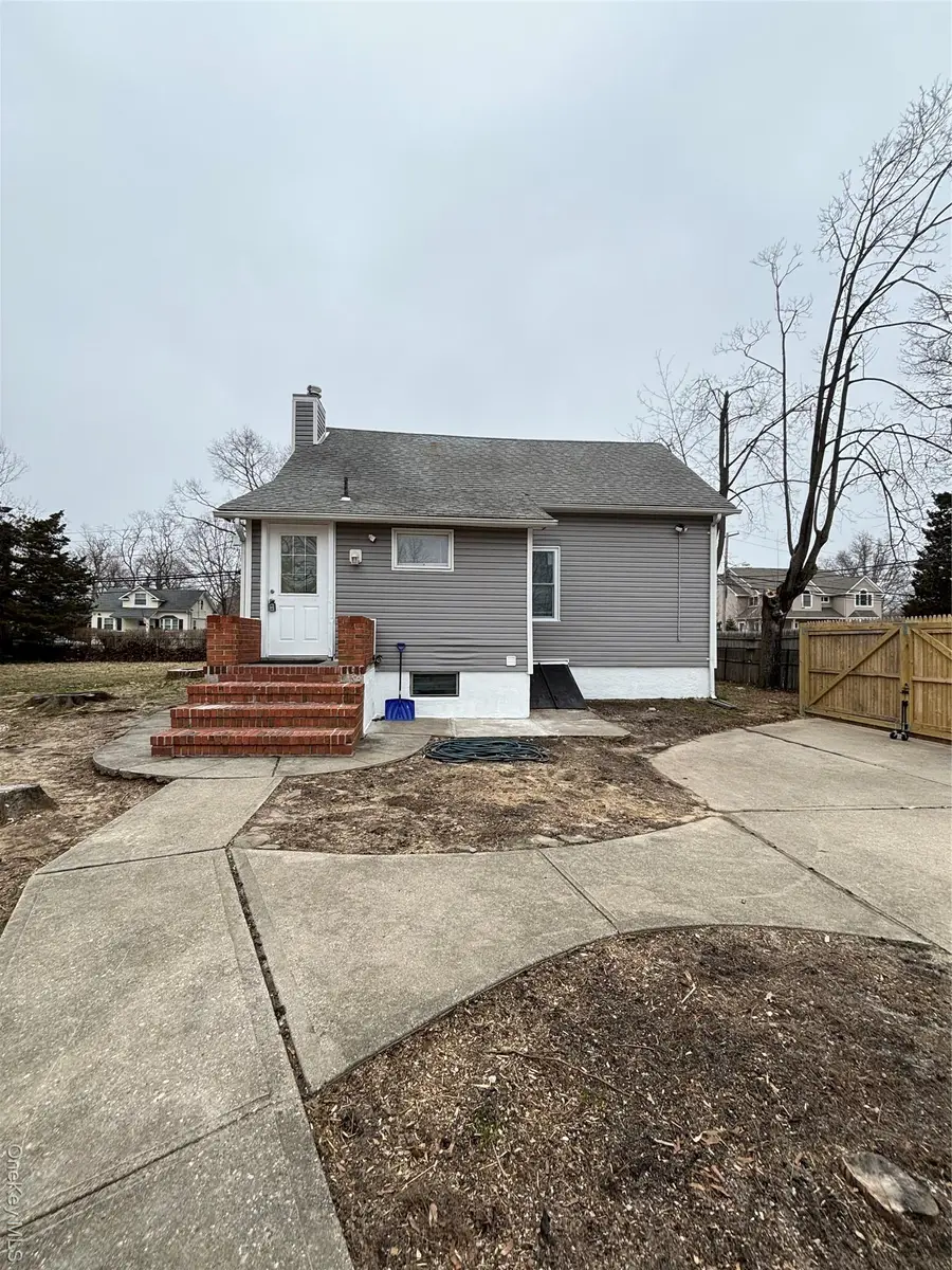 26 Roslyn Street, Islip Terrace, NY 11752 - #2