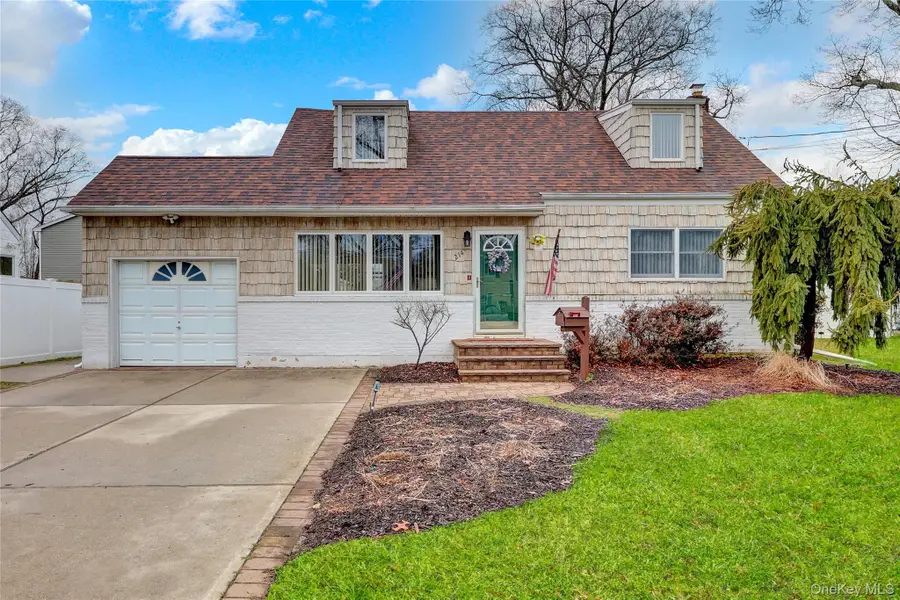 214 Whittier Avenue, North Babylon, NY 11703 - #3