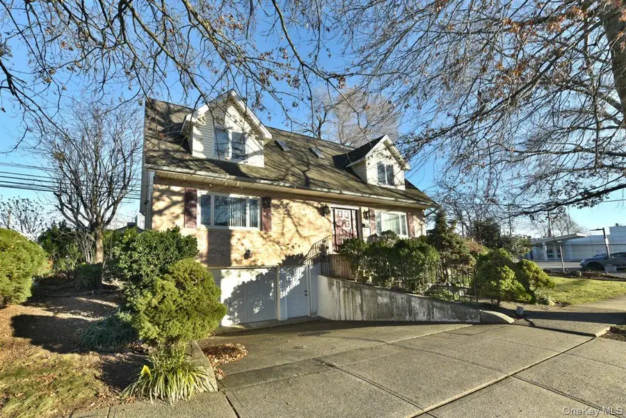 300 Pennsylvania Avenue, Mineola, NY 11501 - #2